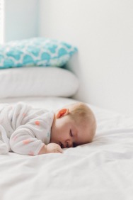 Antes de los años 90 se recomendaba poner a lso bebés a dormir boca abajo No había apenas plagiocefalia postural.